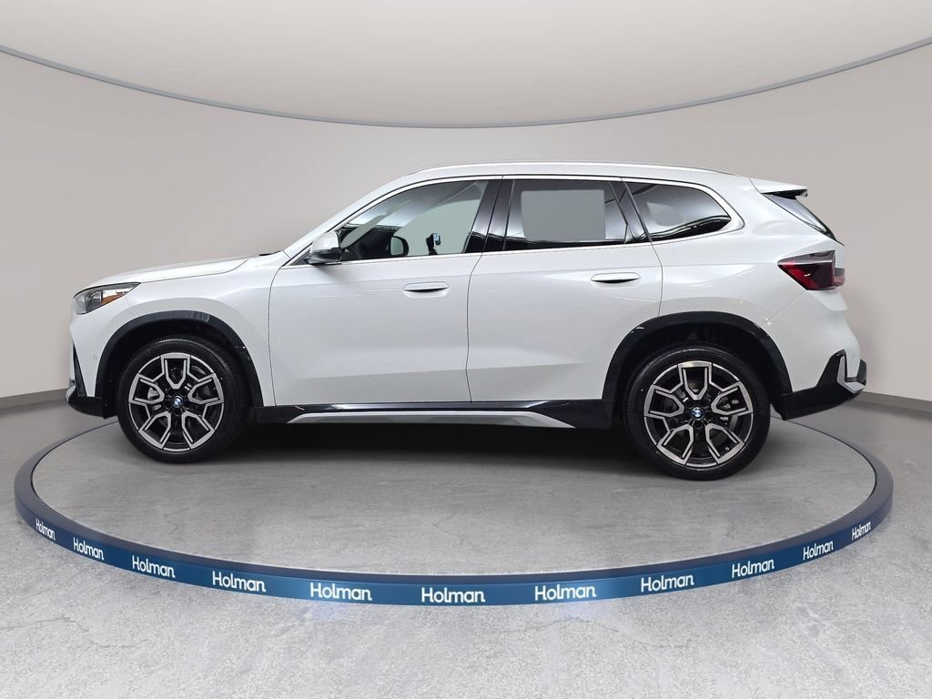 New 2026 Mineral White Metallic BMW xDrive28i image 8