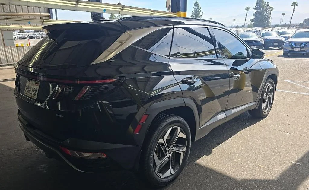 Used 2022 Black Hyundai Limited image 3
