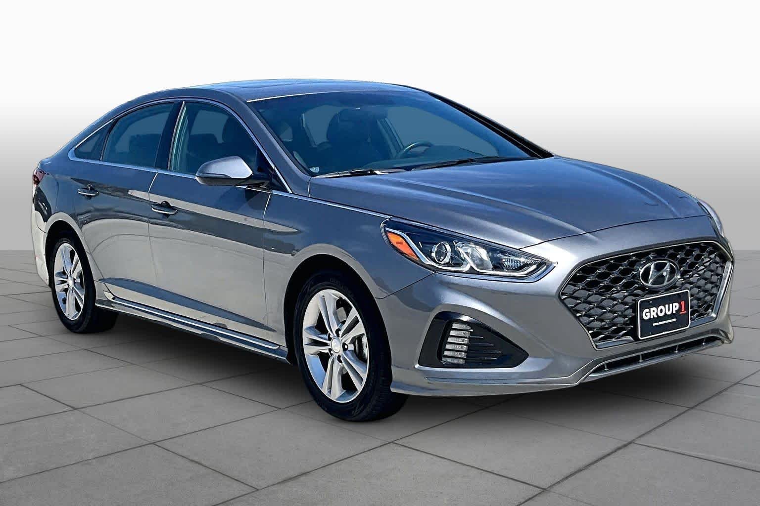 Used 2018 Machine Gray Hyundai Sport image 3