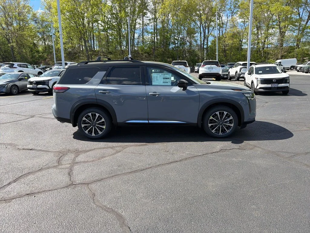 New 2026 Boulder Gray Pearl / Super Black Two-tone Nissan Platinum image 6