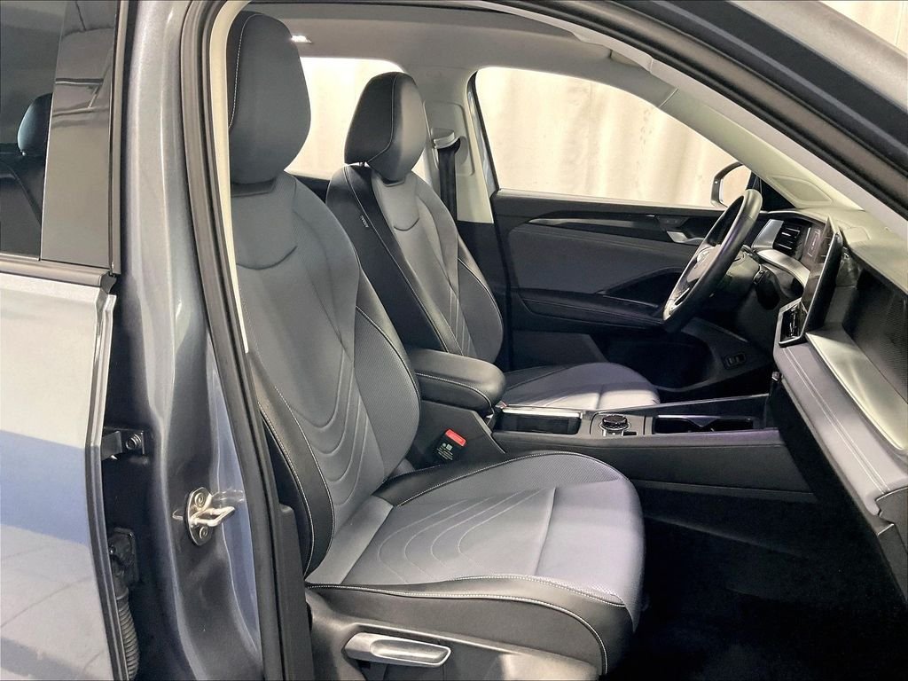 Certified Used 2025 Gray Volkswagen 2.0T SE image 11