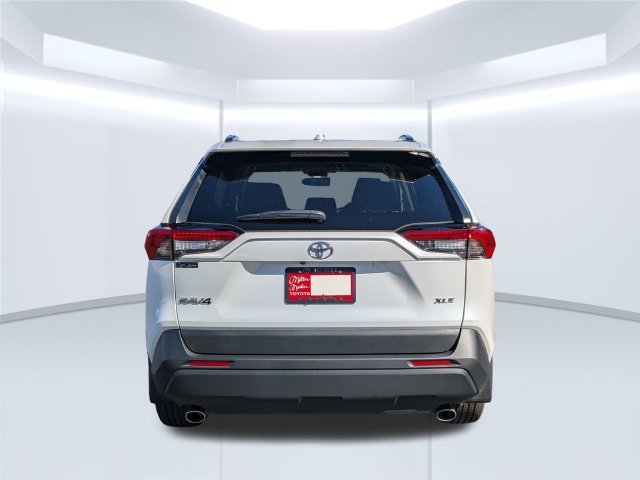 Certified Used 2025 Beige Toyota XLE Premium image 10