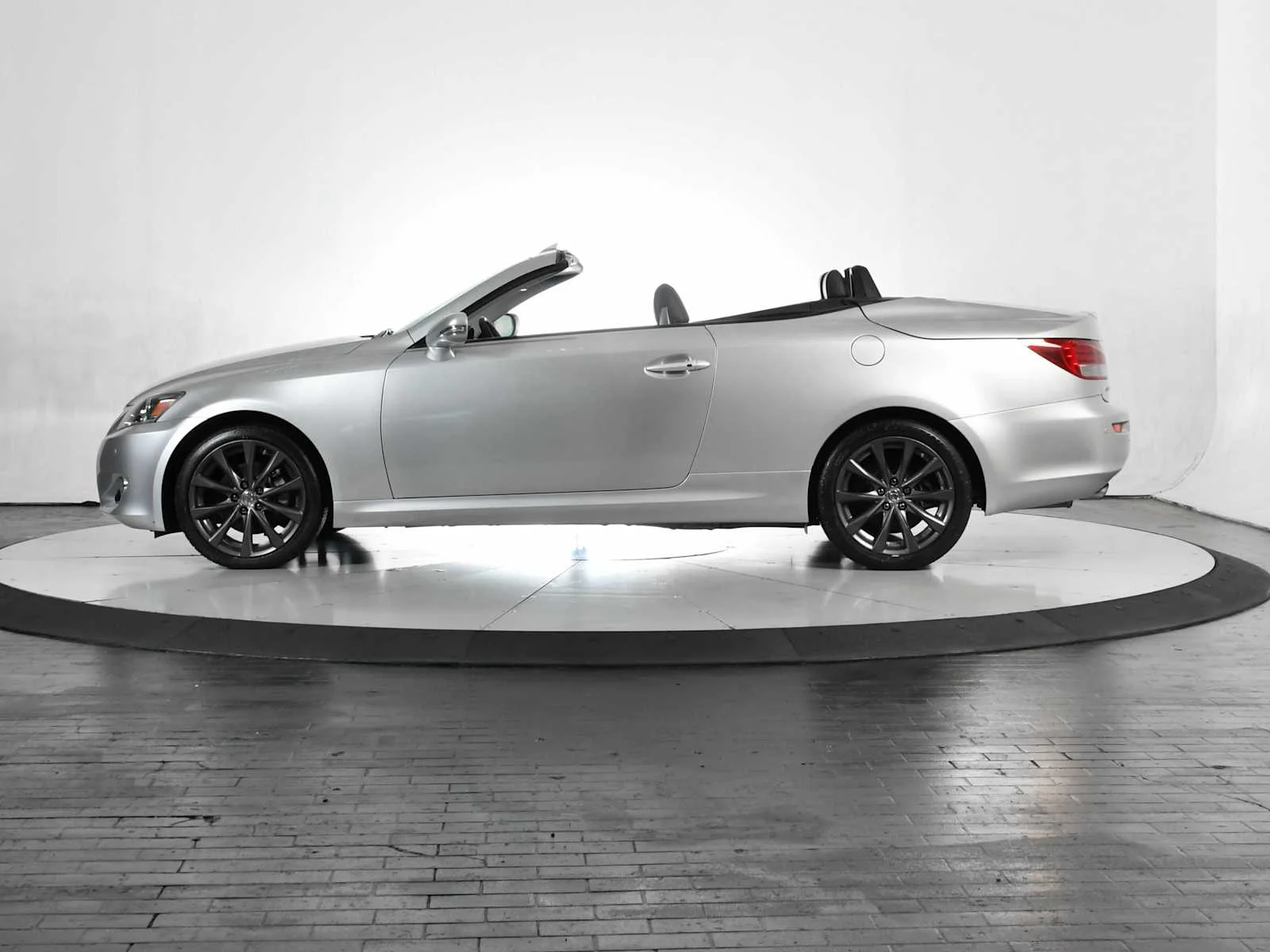 Used 2015 Silver Lining Metallic Lexus  image 4