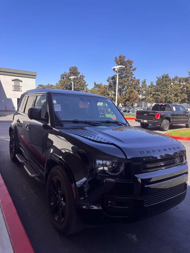 Used 2024 Black Land Rover X-Dynamic SE image 4