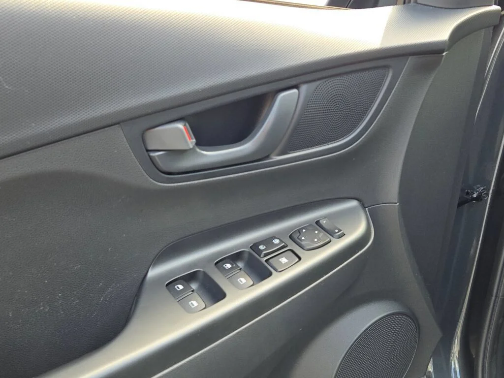 Used 2022 Gray Hyundai SEL image 17