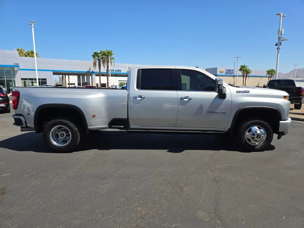 Used 2022 Silver Ice Metallic Chevrolet High Country DRW image 7