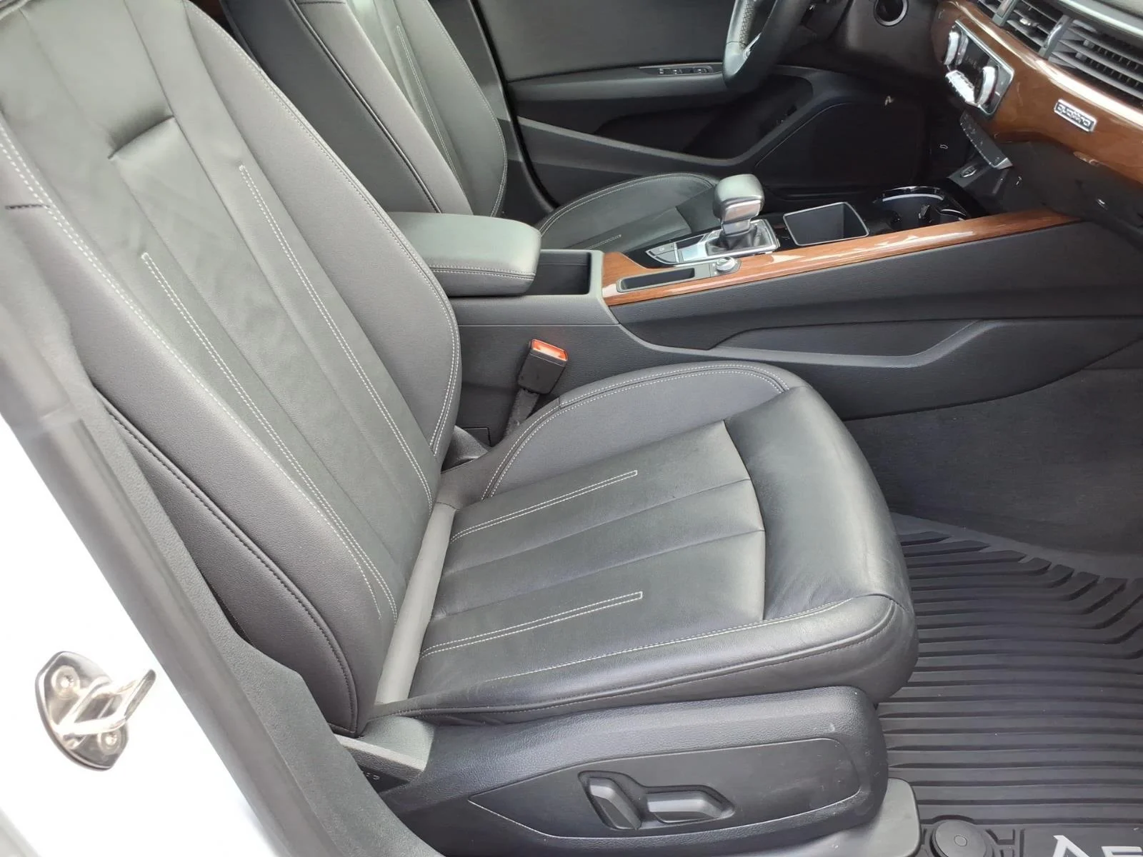 Used 2022 Glacier White Metallic Audi Premium image 23