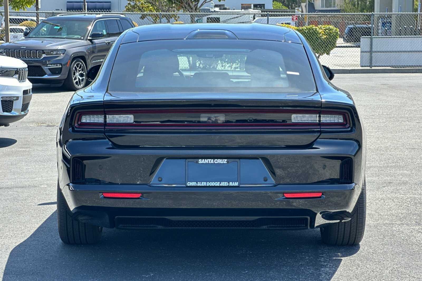 New 2025 Diamond Black Crystal Pearlcoat Dodge R/T image 5