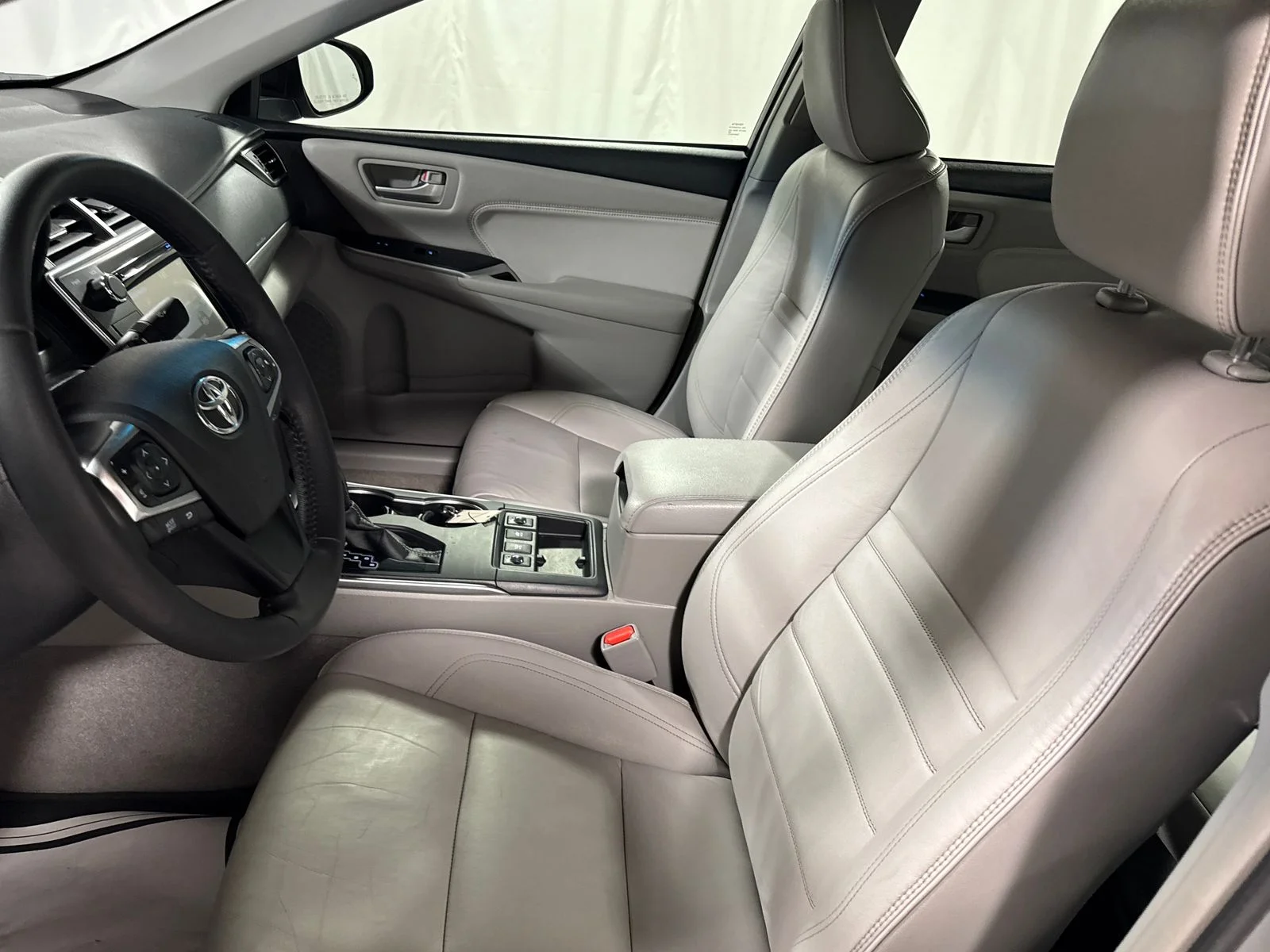 Used 2016 Celestial Silver Metallic Toyota XLE image 3