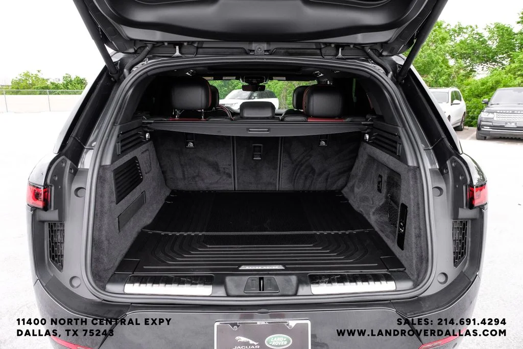 Certified Used 2025 Carpathian Gray Premium Metallic Land Rover Dynamic SE image 57
