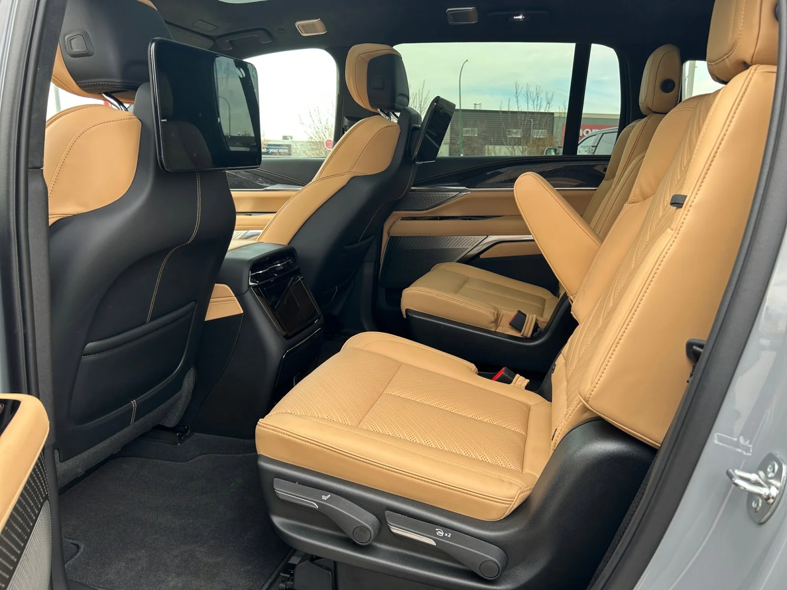 New 2026 Luna Metallic Cadillac Premium Sport AWD image 19