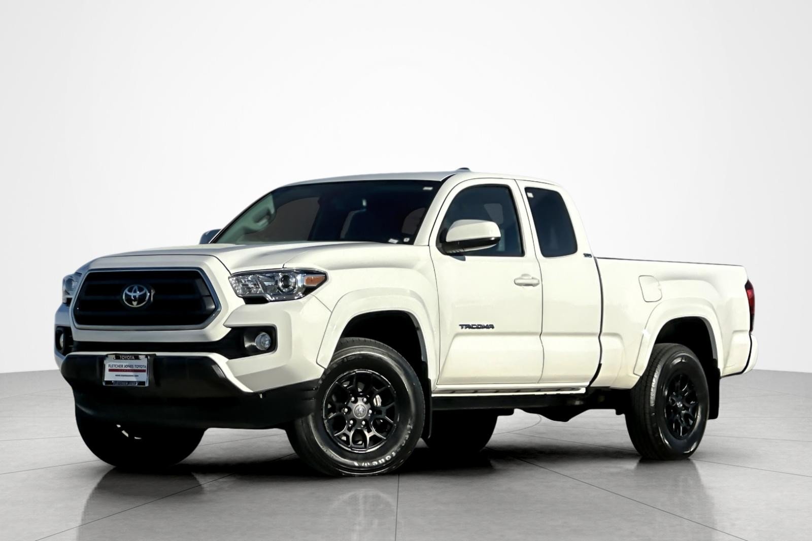 Certified Used 2022 WHITE Toyota SR5 image 1