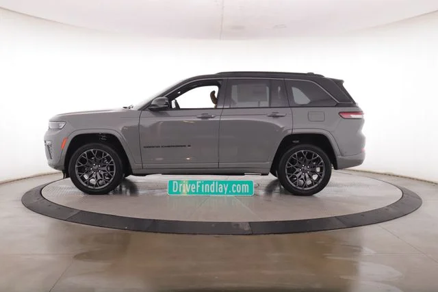 New 2027 Sting-Gray Clear-Coat Paint Jeep Summit image 9