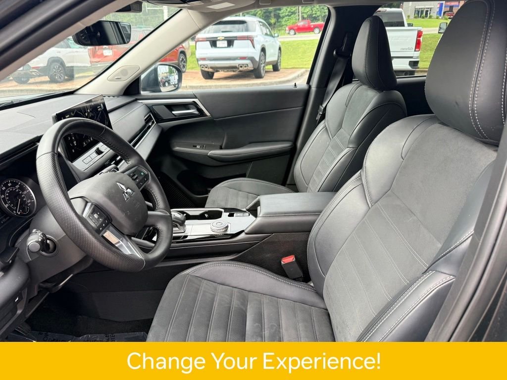 Used 2025  Mitsubishi SE image 6