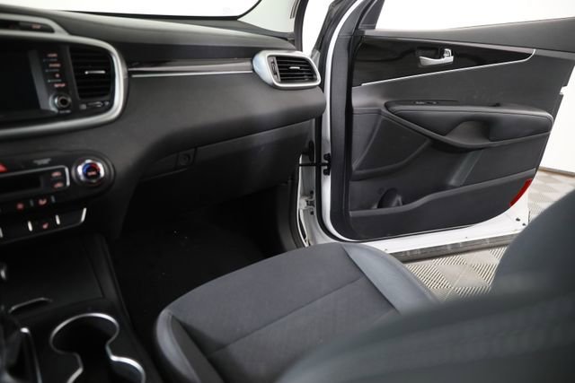 Used 2019 White Kia 2.4L LX image 23