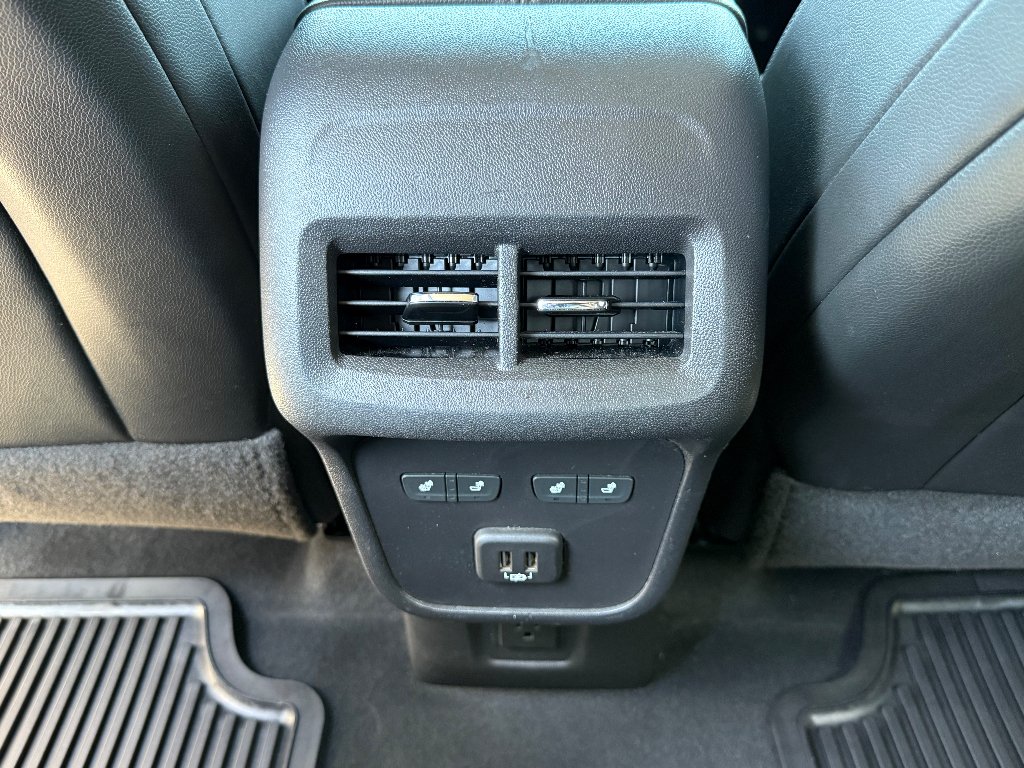Used 2022 Silver Ice Metallic Chevrolet Premier image 18