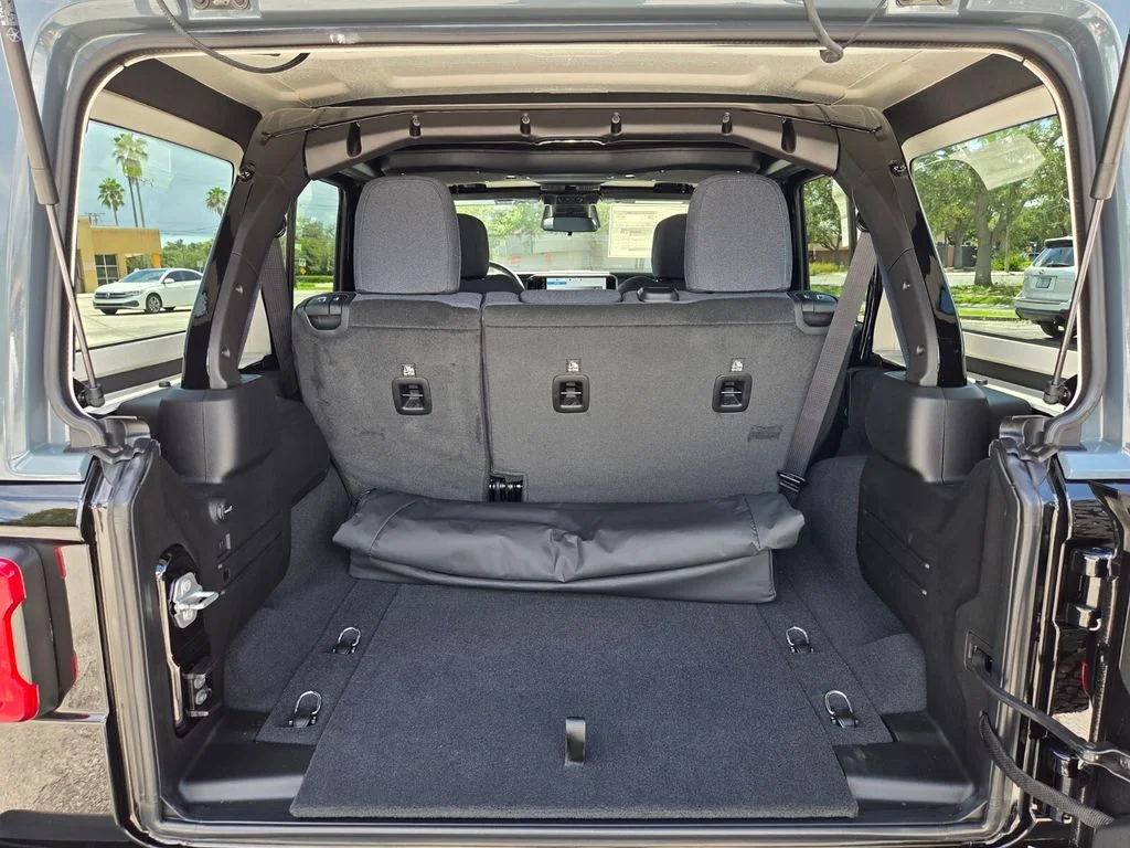 New 2026 Black Clear-Coat Exterior Paint Jeep Rubicon image 9