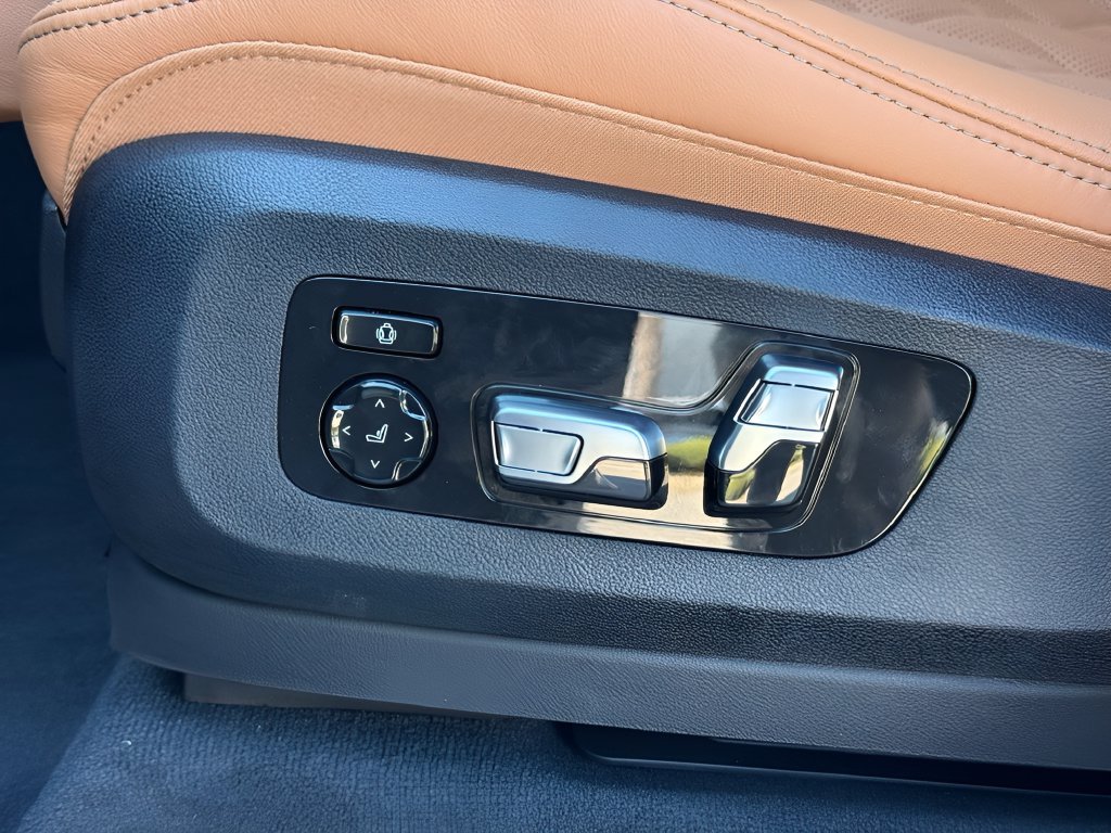 New 2027 Mineral White Metallic BMW xDrive40i image 11