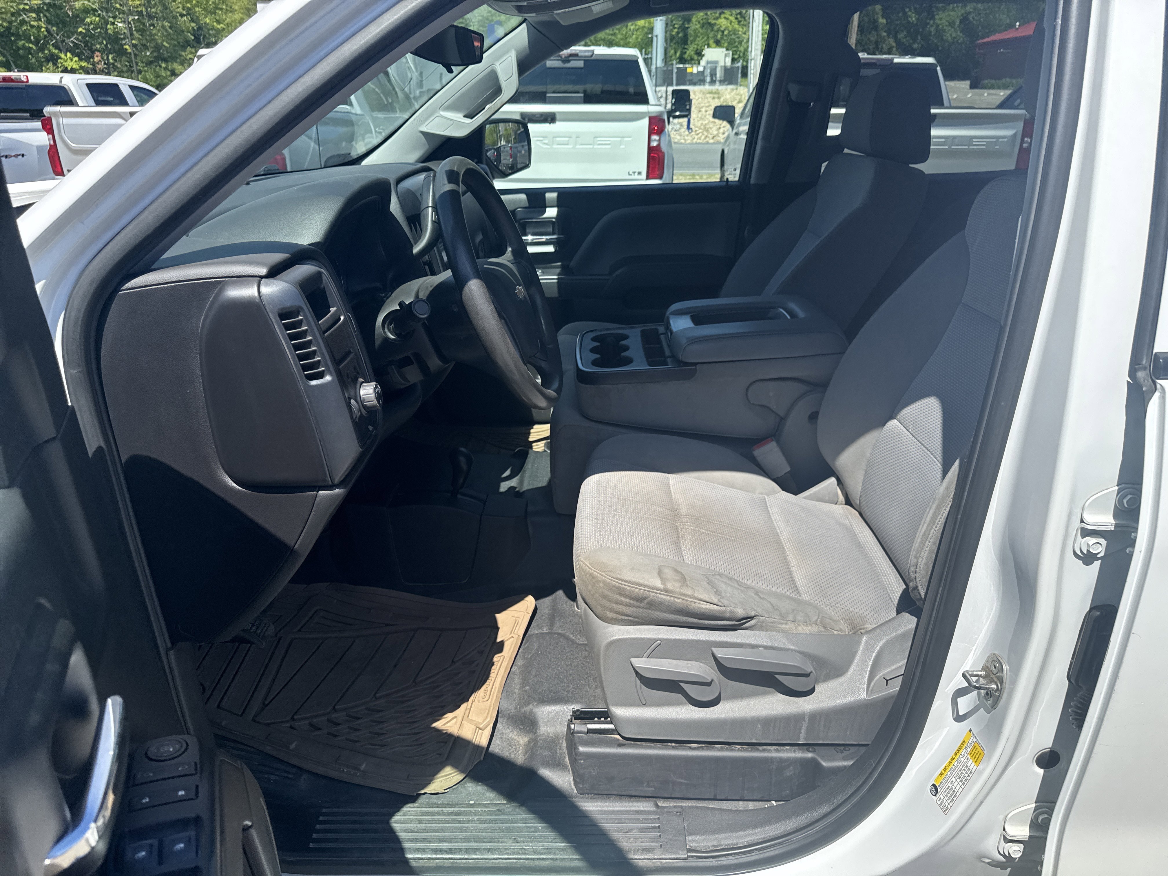 Used 2018 Summit White Chevrolet Custom image 14