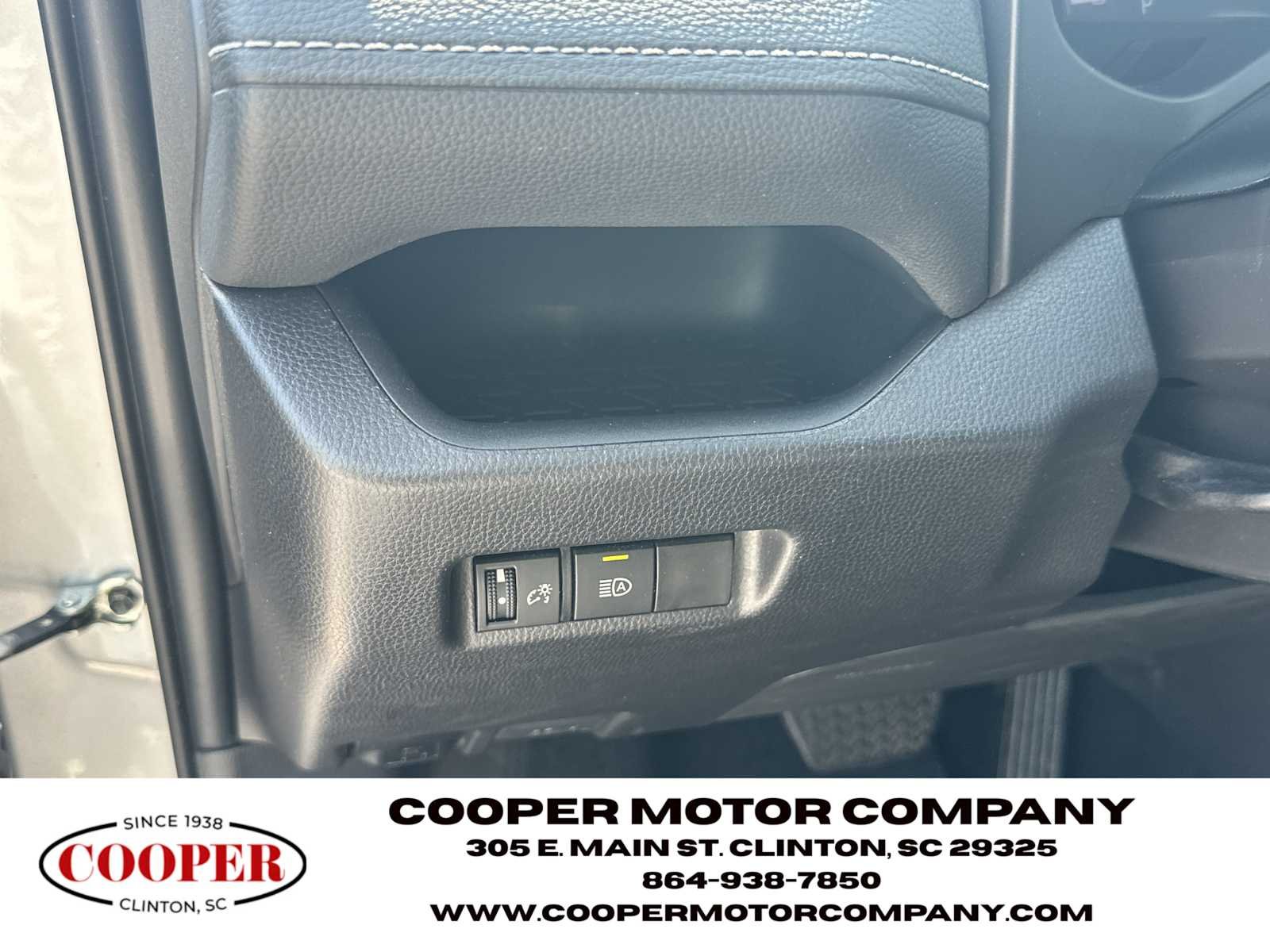 Used 2025 Silver Sky Metallic Toyota XLE image 27