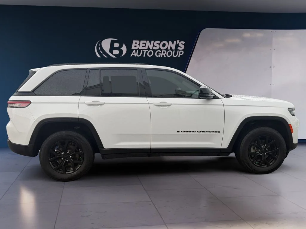 Used 2025 White Jeep Altitude image 6