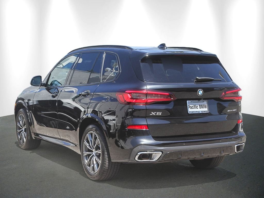 Used 2023 Black Sapphire Metallic BMW sDrive40i image 4