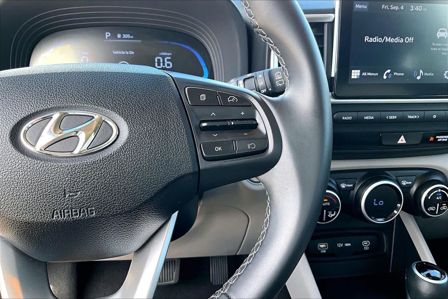 2025 Hyundai Venue SEL - Photo 25