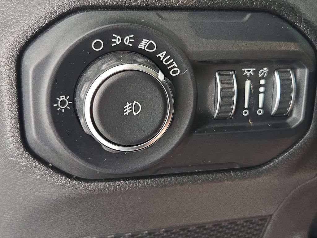 Used 2019 White Jeep Sport S 4x4 image 23
