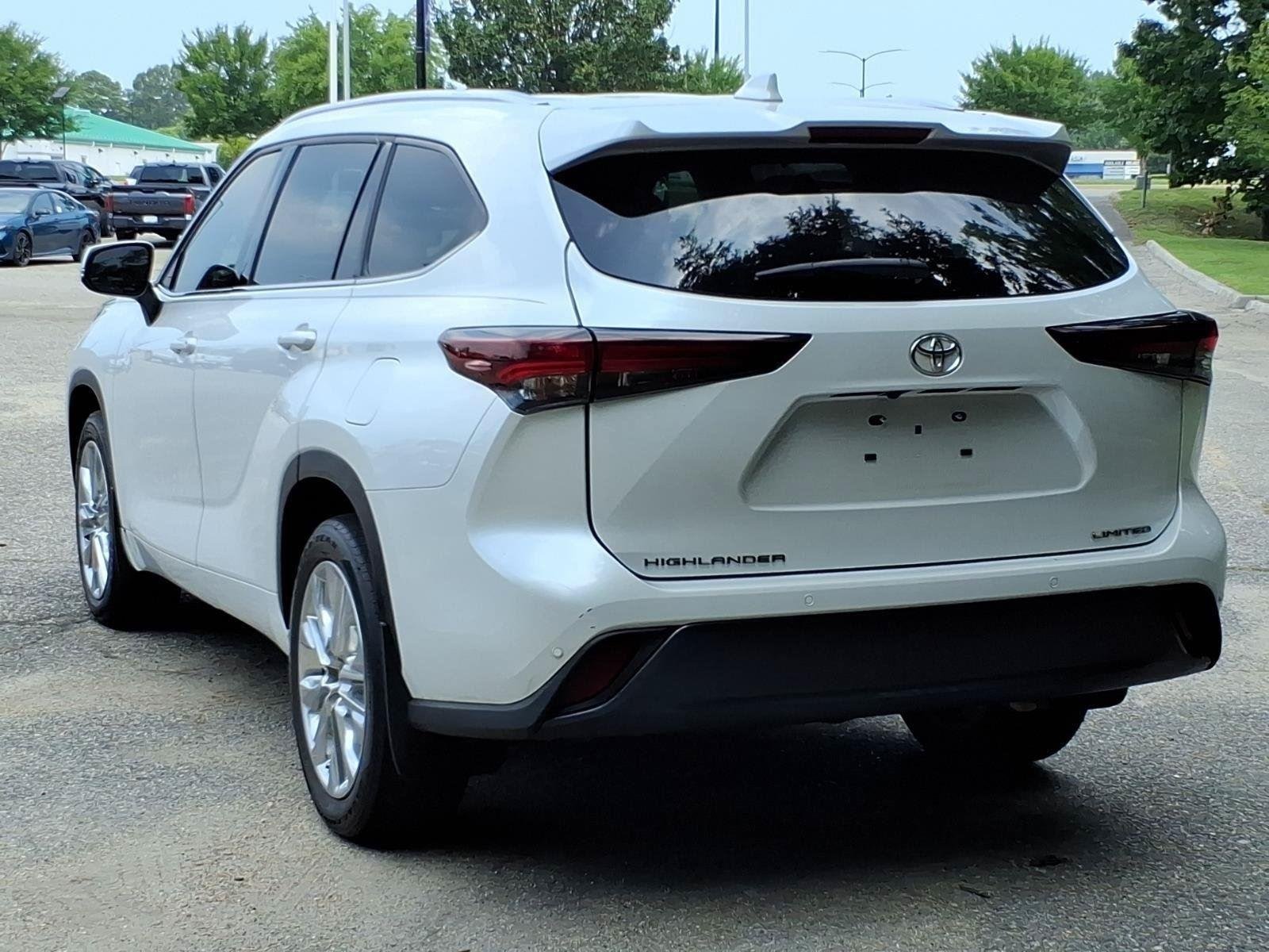 Used 2024 Wind Chill Pearl Toyota Limited image 14