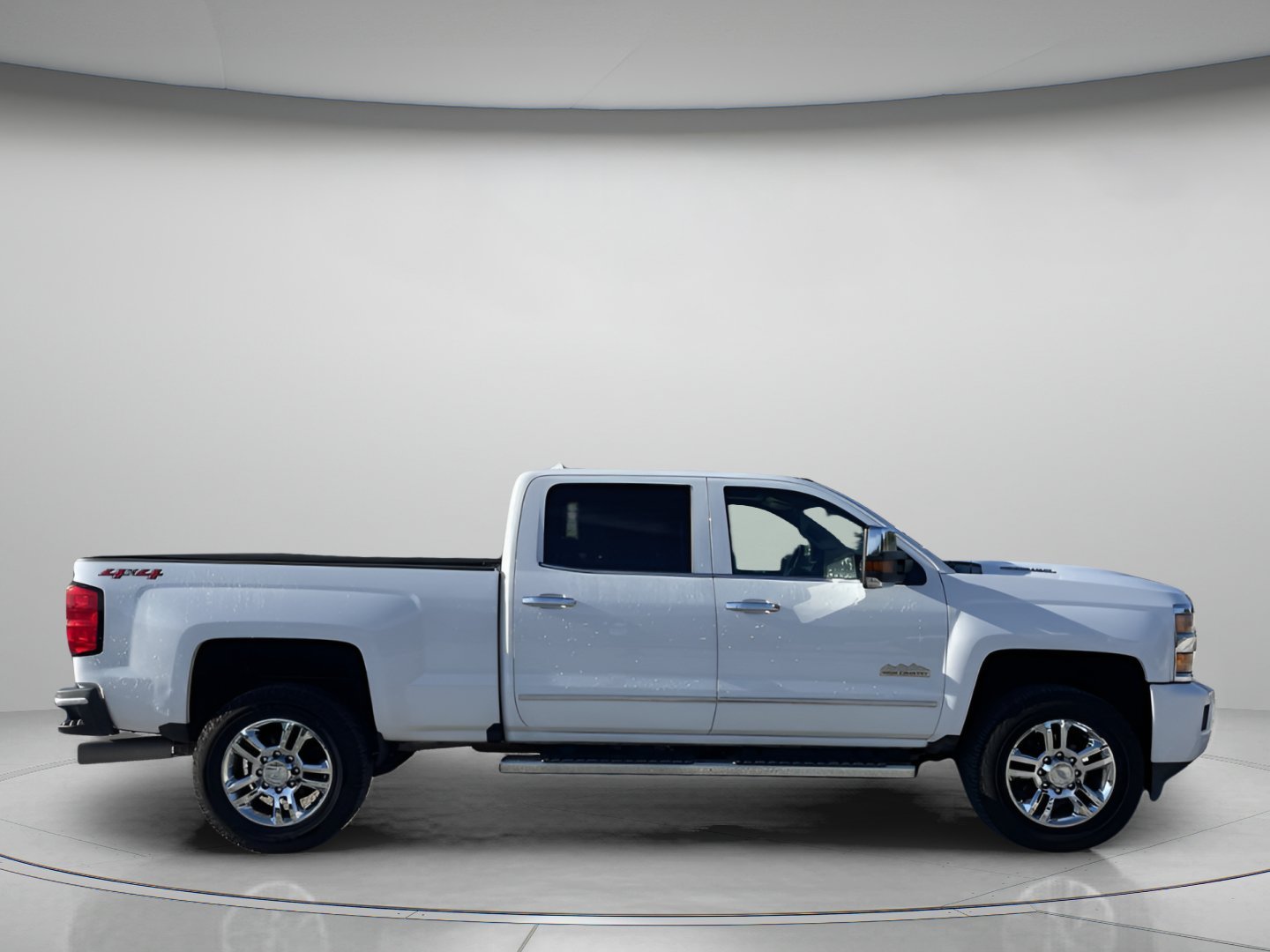 Used 2019 Summit White Chevrolet High Country image 5
