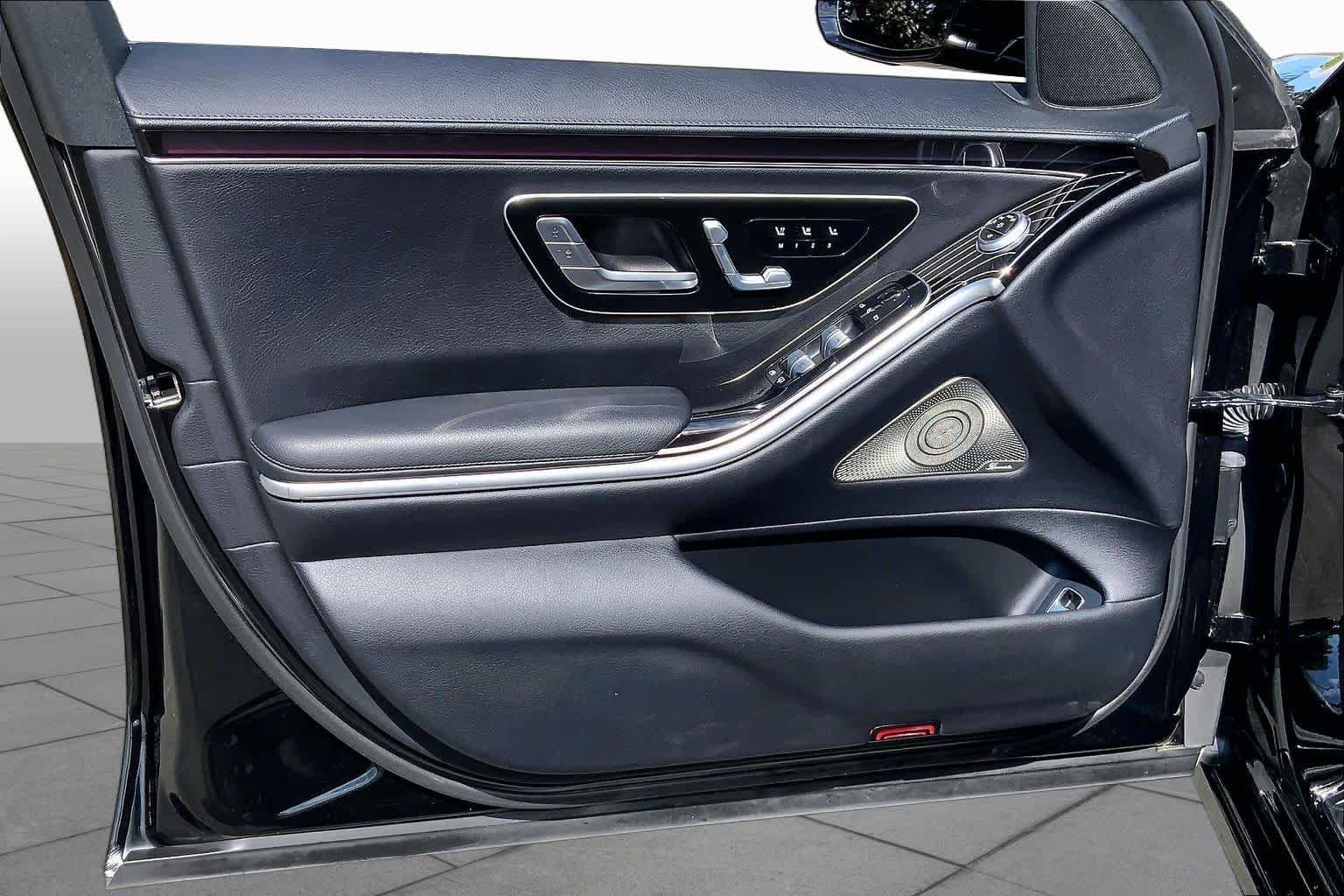 Used 2022 Black Mercedes-Benz S 580 image 22