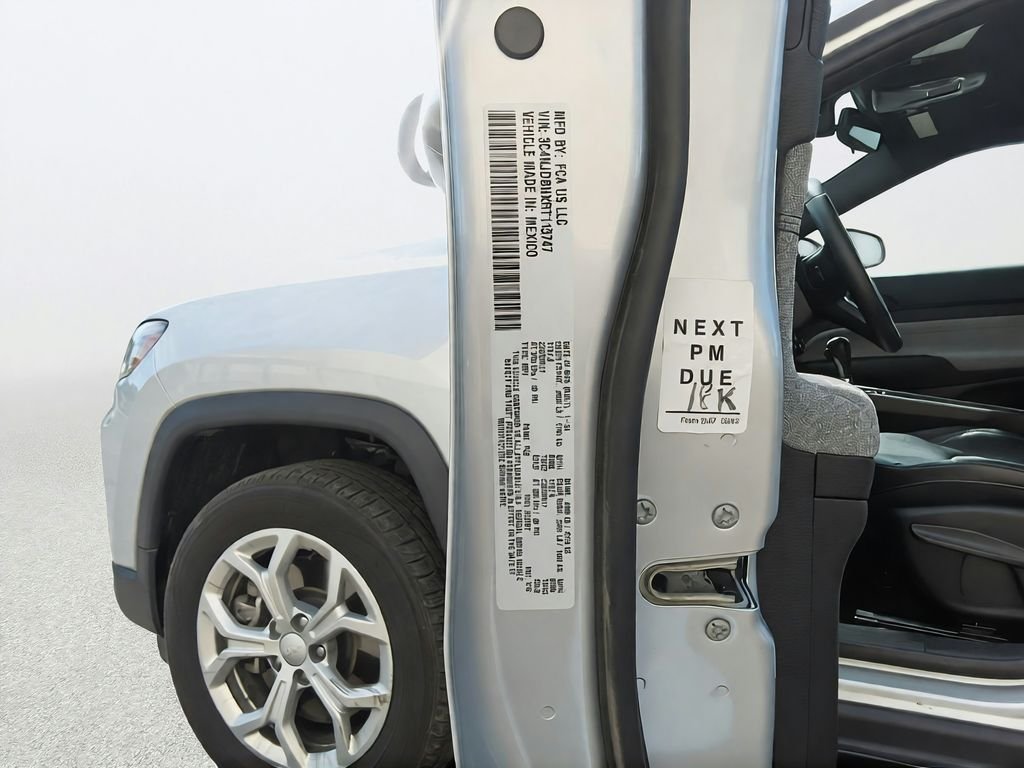 Used 2024 Silver Jeep Latitude image 18