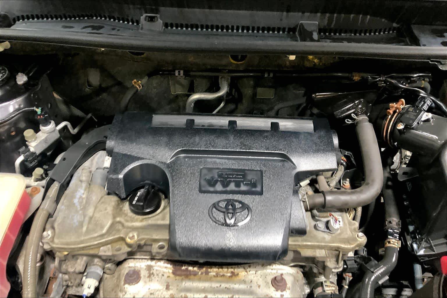 Used 2014 Magnetic Gray Metallic Toyota XLE image 33