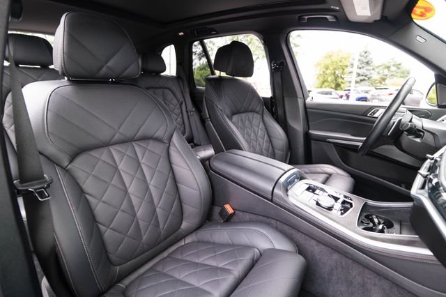 Certified Used 2025 Black Sapphire Metallic BMW xDrive40i image 16