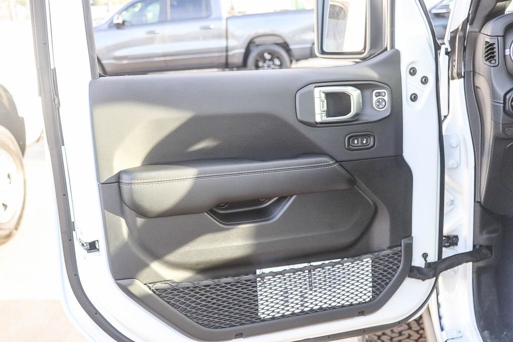 New 2026 Bright White Clearcoat Jeep Rewind image 22