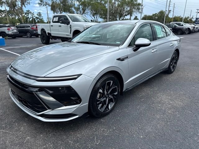 Used 2025 Silver Hyundai SEL image 16