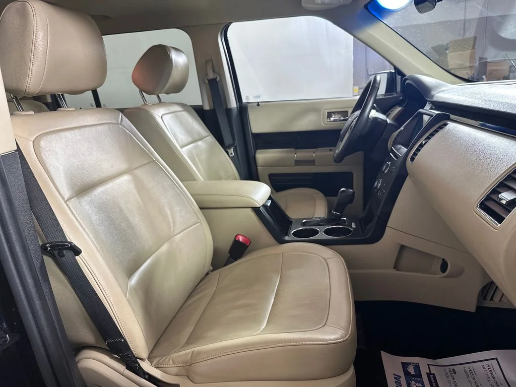 Used 2018 Black Ford SEL image 32