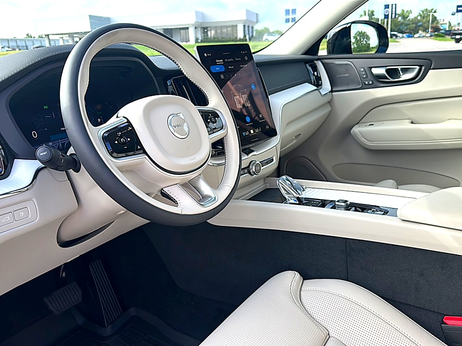 2026 Volvo XC60 Ultra - Photo 9
