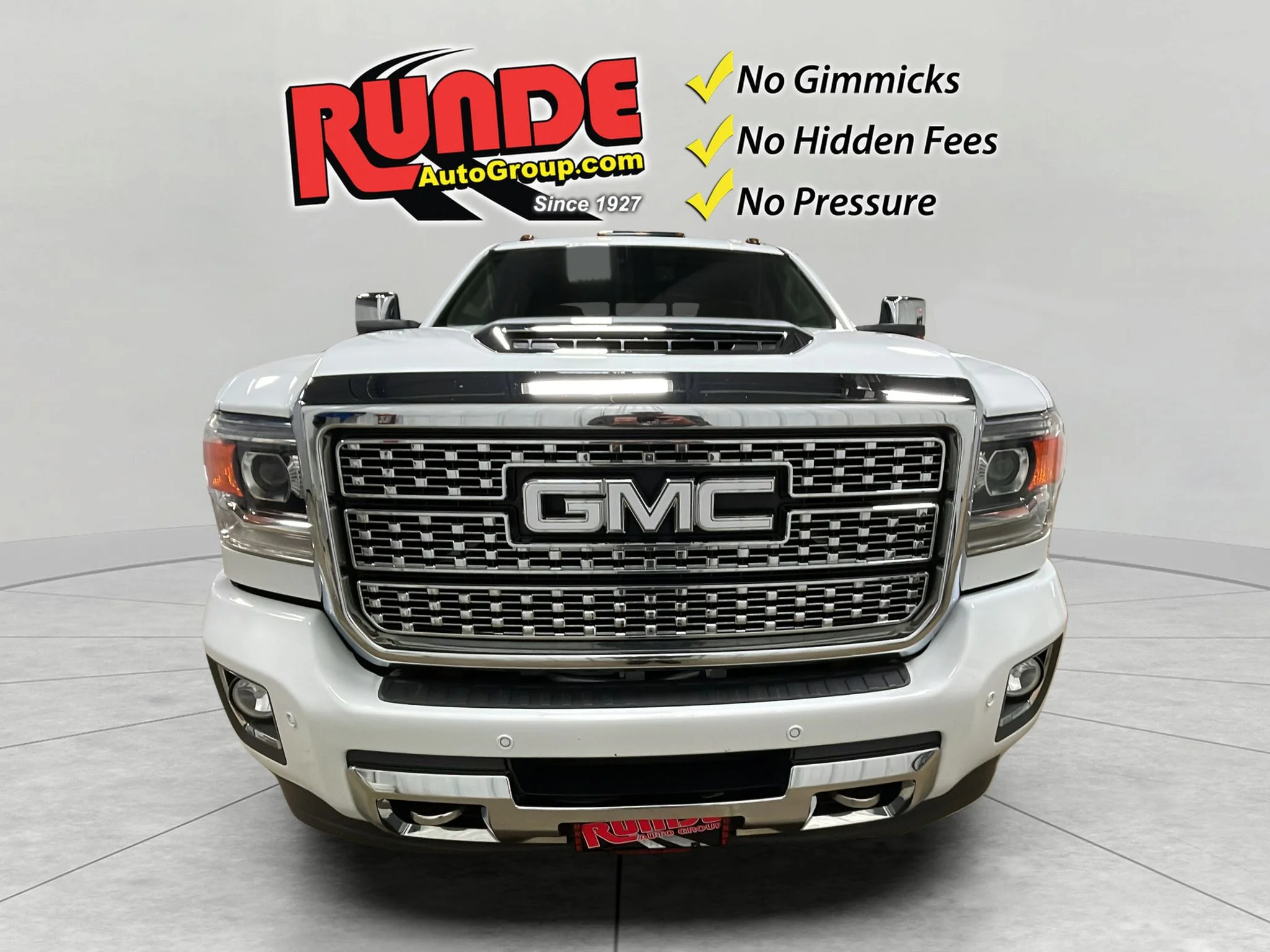 Used 2019 Summit White GMC Denali image 9