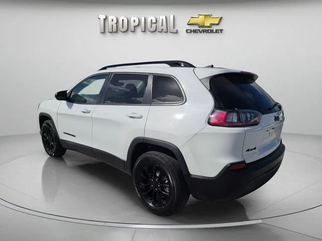 Used 2023 White Jeep Altitude Lux image 3