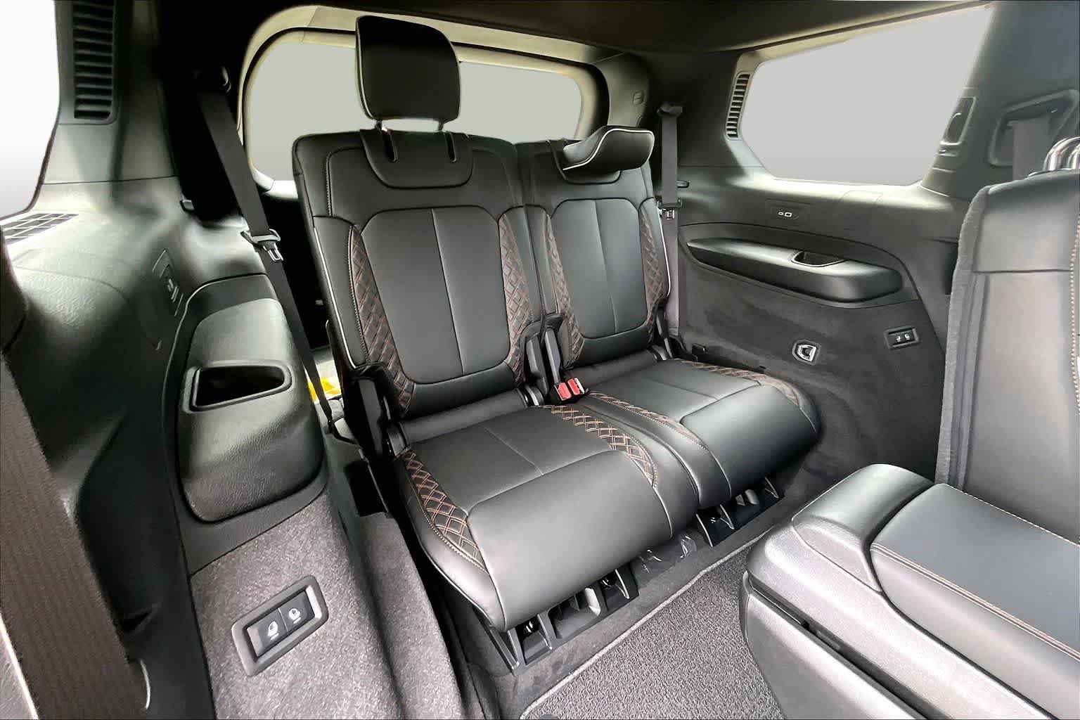 New 2026 Baltic Gray Metallic Clear-Coat Exterior Paint Jeep Summit image 23