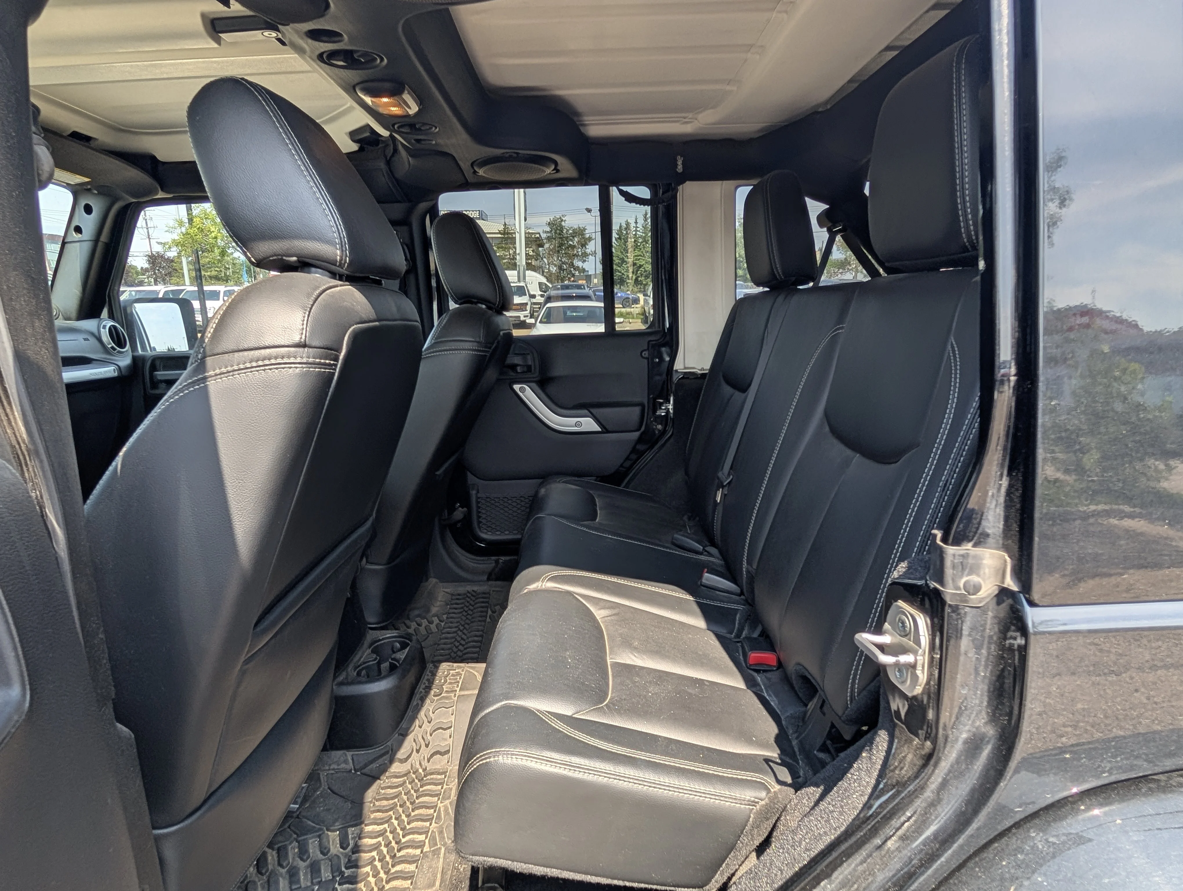 Used 2013 Black Jeep Sahara image 17
