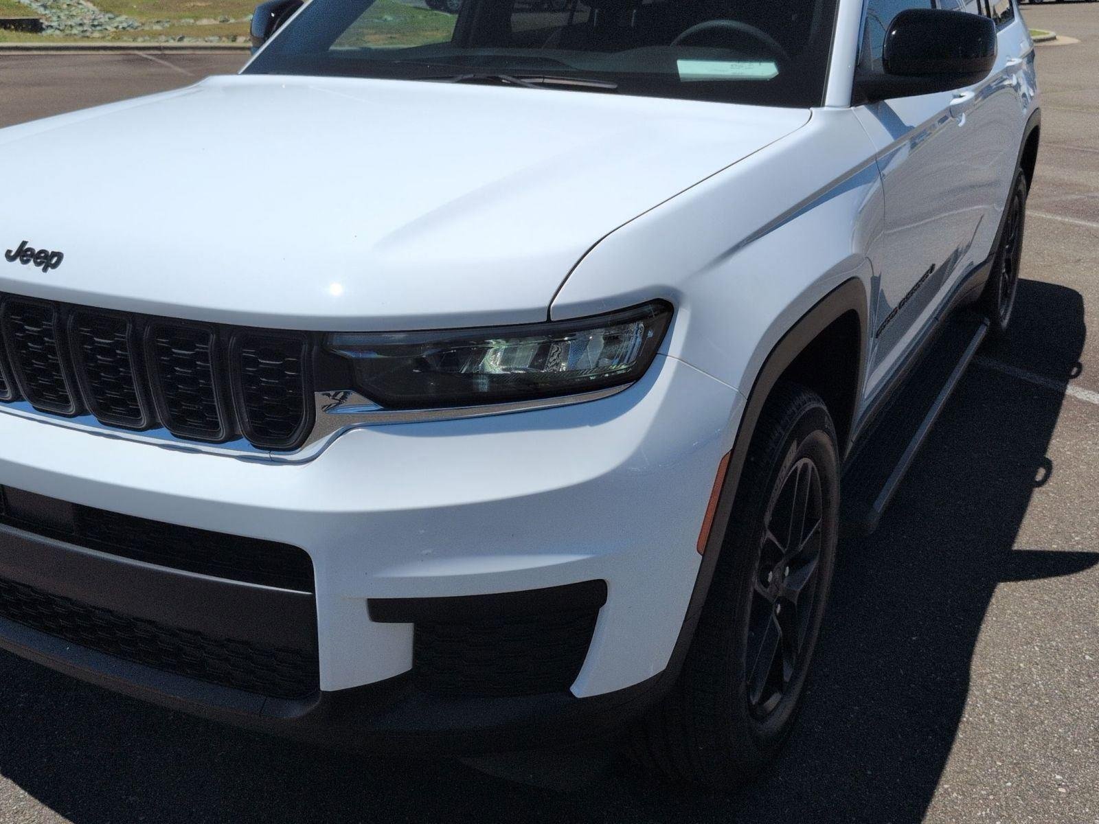 Used 2024 Bright White Clearcoat Jeep Laredo X image 9