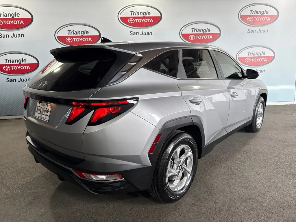 Used 2023 Silver Hyundai SE image 4