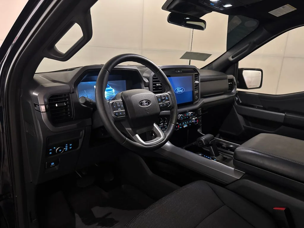 Certified Used 2025 Blue Ford XLT image 5