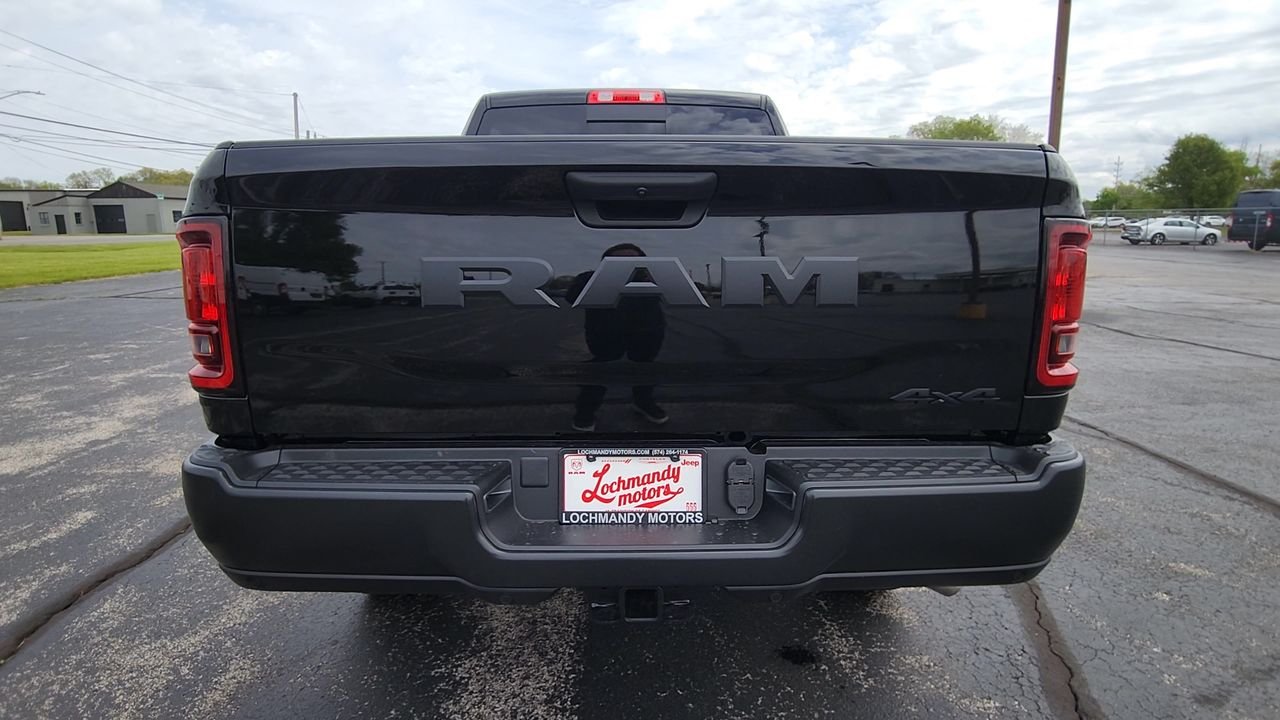 New 2026 Diamond Black Crystal Pearl-Coat Exterior Paint RAM Tradesman image 7