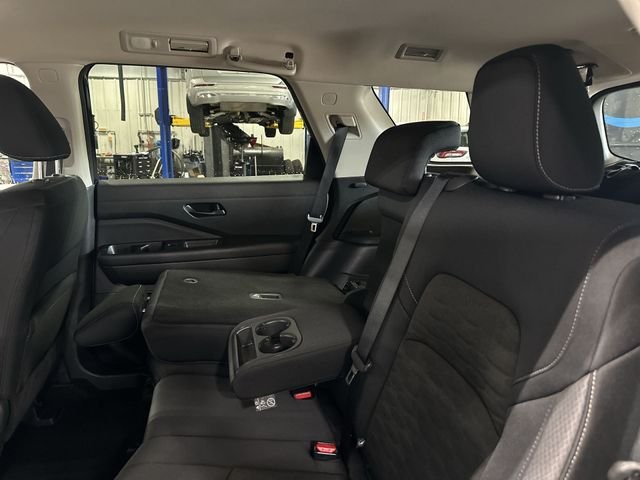 2025 Nissan Pathfinder SV - Photo 30