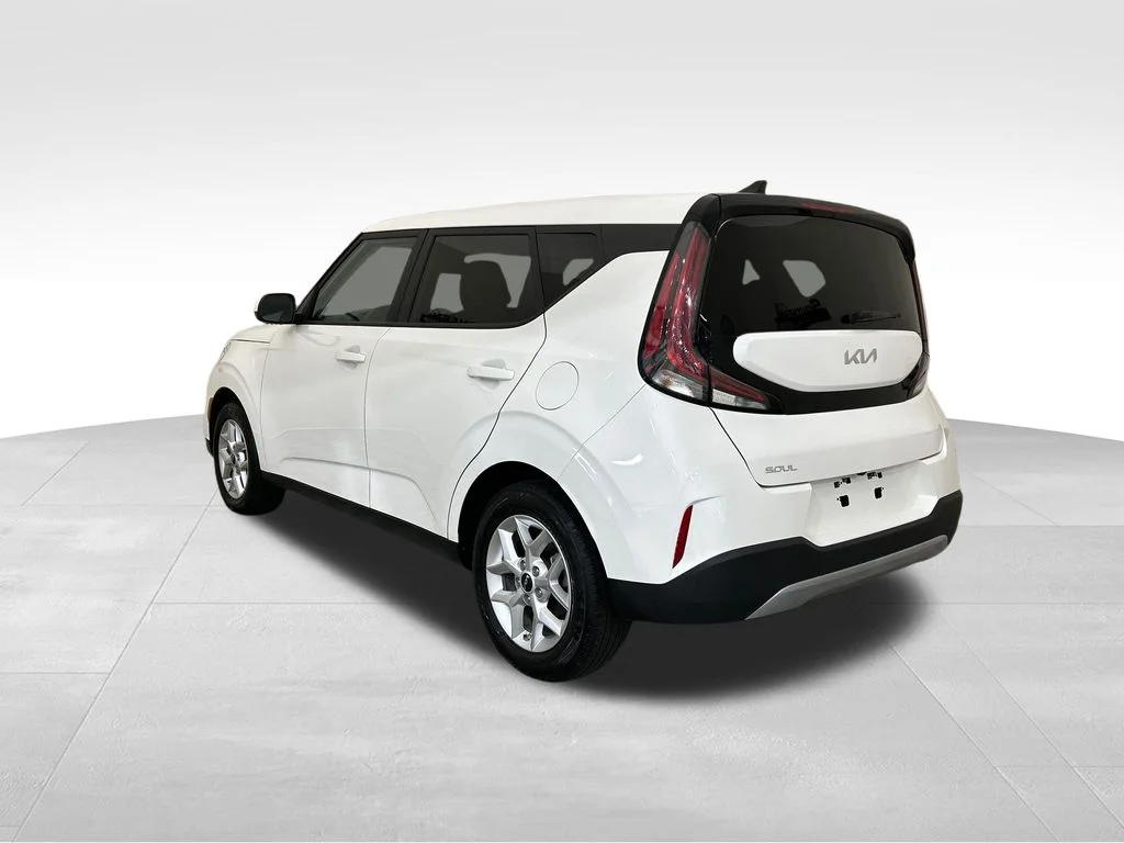 Used 2025 White Kia LX image 3