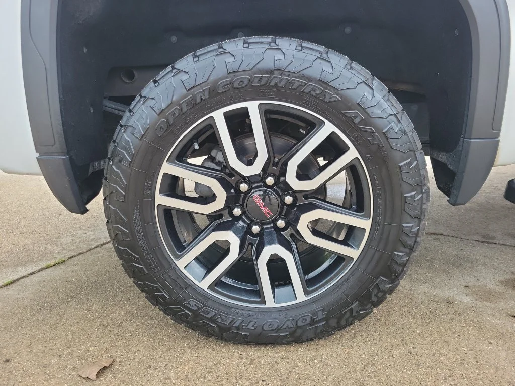 Used 2021 White GMC AT4 image 5