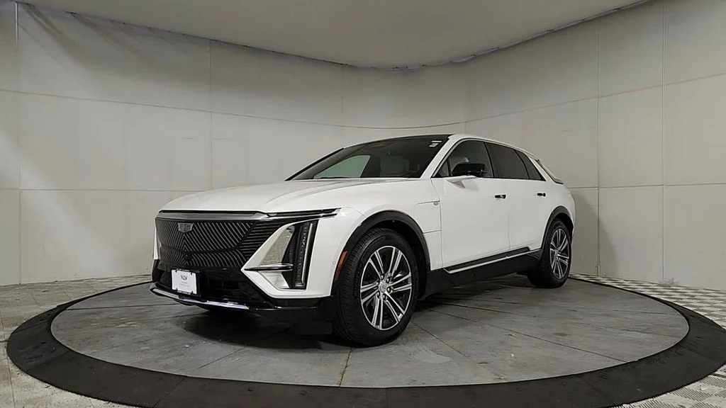 Used 2024 White Cadillac Luxury image 4
